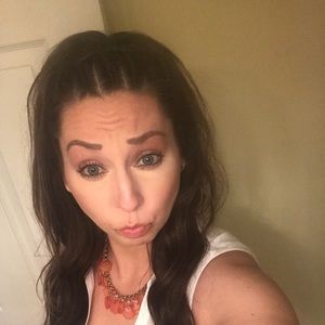 Meet your Posher, Courtney